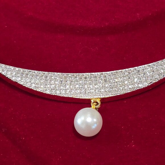 Delicate Indian Design Faux Pearl Rhinestone Gold Wedding Necklace Earrings Set - Picture 5 of 13